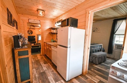 Hatfield House | Unique 2 BR Spacious Cottage