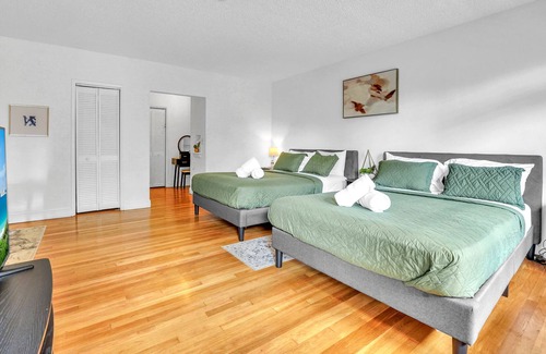 Bay Harbor Islands Apartment | Unique 2 units in 1, sleeps up to 10 people. Near beach.