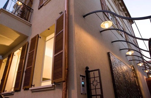 Neve Tzedek Apartment | Unique 2BR Apartment Perfect Patio