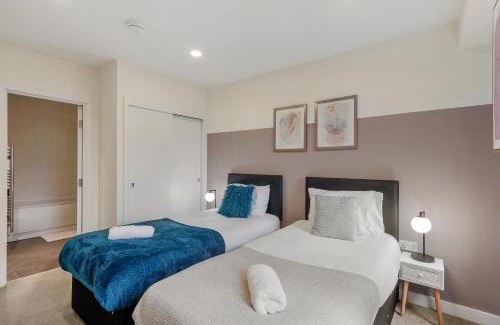 Bedford Apartment | Unique 2BR in Bedford, Parking, Fast WiFi, Gym & Cinema room