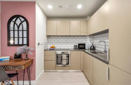 Bedford Apartment | Unique 2BR in Bedford, Parking, Fast WiFi, Gym & Cinema room
