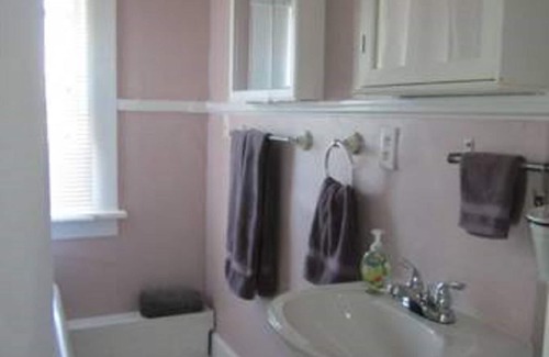 Columbia House | Unique 2nd Floor Flat - Located in Desirable Columbia District