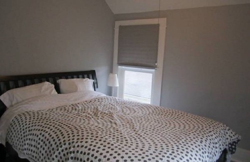 Columbia House | Unique 2nd Floor Flat - Located in Desirable Columbia District