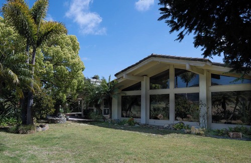 Rancho Santa Fe House | Unique 3-bed home on 1 acre in Rancho Santa Fe, close to racetrack and beaches.