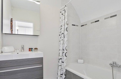 Mariakerke Apartment | Unique 3-bedroom apartment with parking