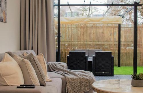 Limehouse Apartment | Unique 3BD Flat King Size Bed