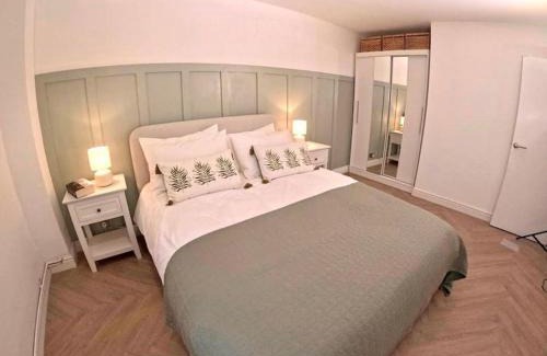 Limehouse Apartment | Unique 3BD Flat King Size Bed