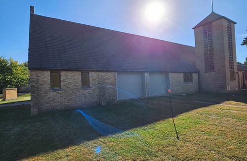 Oldham Cabin | unique 3BR lodge w/basic amenities & two RV's on 1.58 acres in beautiful Oldham