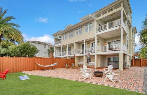 Tybee Island Apartment | Unique 5 BDR Home on the Marsh! HOT TUB amazing su