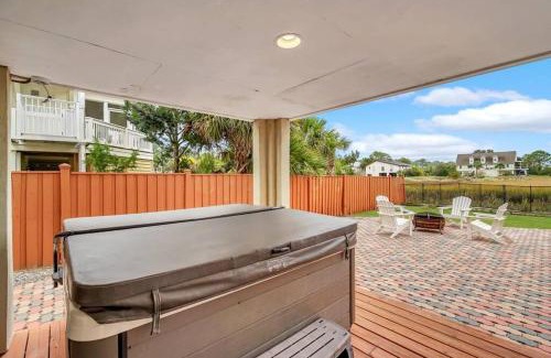 Tybee Island Apartment | Unique 5 BDR Home on the Marsh! HOT TUB amazing su
