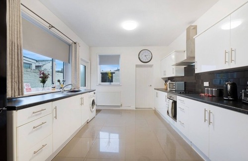 Redcar House | Unique 5BR in Queen street