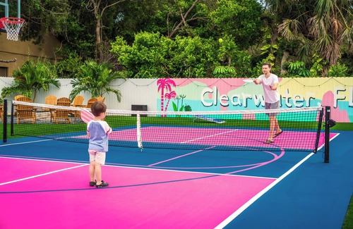 Largo House | Unique 6 BR Ice Cream Villa, Heated Pool, 15mins to Clearwater Beach, Pickleball
