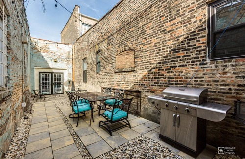 Logan Square House | Unique And Amazing Gigantic Sunlit Loft ~ One Of A Kind ~ Excellent Location!