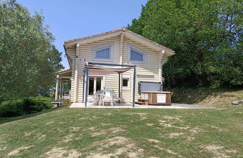 Monbahus Ski Chalet | Unique and atypical log cabin