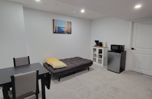 Calgary House | Unique and cozy 2 bedroom ,1 bathroom lower level suite in a family home.