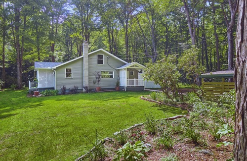 Normalville Cottage | Unique and cozy 3BD cottage in Laurel Highlands