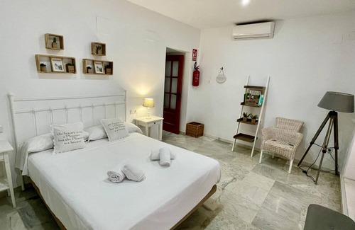 San Francisco-Ribera Apartment | Unique Apartment in Córdoba's Historic Jewish Quarter, 5-Min Walk to Mosque-Cathedral