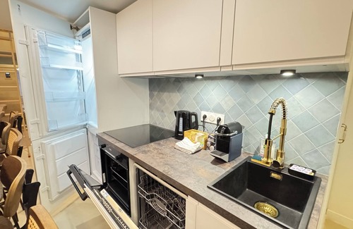 Arts-et-Metiers Apartment | Unique apartment in Le Marais with AC & Sauna: "THE IMPRESSIONNISTS"