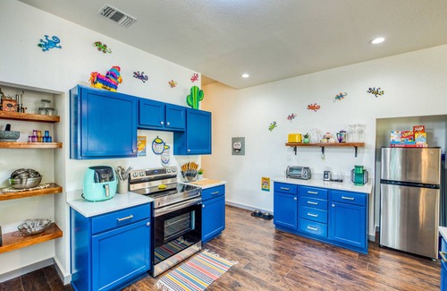 Southtown House | Unique Apt Near Downtown | Ideal for Longer Stays