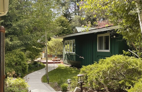 Two Rivers House | Unique Artisan home, near water, beach ,biking & hiking trails,3 bedroom,Hot tub