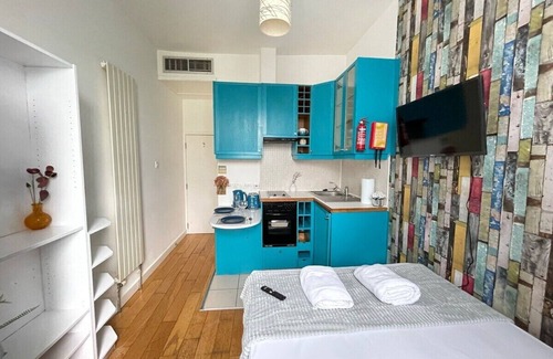 Colville Apartment | Unique & Artistic Portobello Road Style Studio