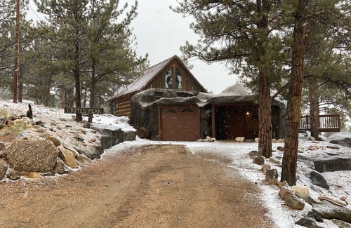 Florissant House | Unique award winning cabin! Get away and relax!