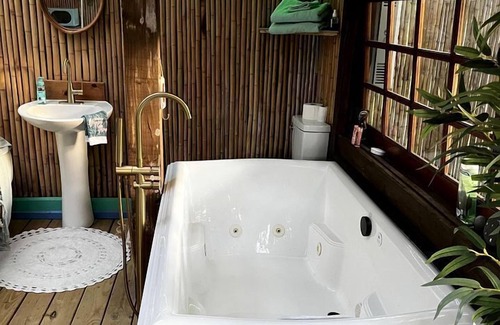 Willis Cabin | Unique Bamboo Tree House for an Unforgettable Couples Getaway by Lake Conroe, Texas