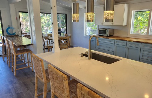 Naples House | UNIQUE BEACH TO BAY ISLAND GETAWAY, KEEWAYDIN AND FLORIDAS FINEST BEACH.