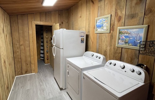Lanark Village Cabin | Unique cabin close to beach and boat launch!