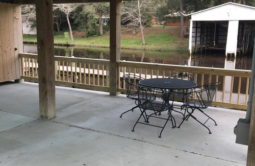 Foley Cabin | Unique cabin on the scenic Bon Secour River