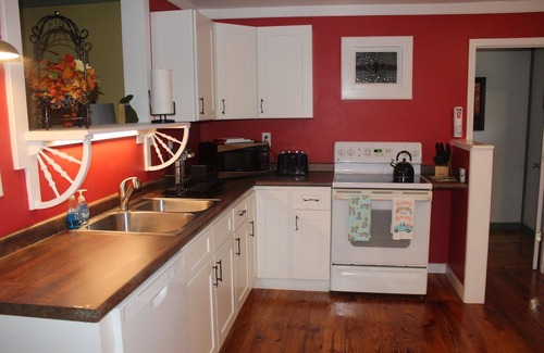 Gatlinburg - Pigeon Forge Cottage | Unique Charm, Pets (2 Max) welcome, Pigeon Forge, 2-4 guests