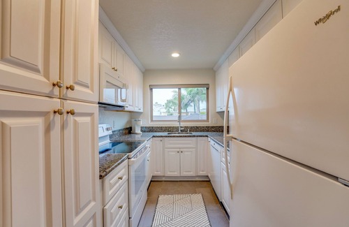 South Mission Beach Condo | Unique & Comfy Oasis: Steps to Beach - Patio Pkg WiFi 3 Bed Sunny San Diego