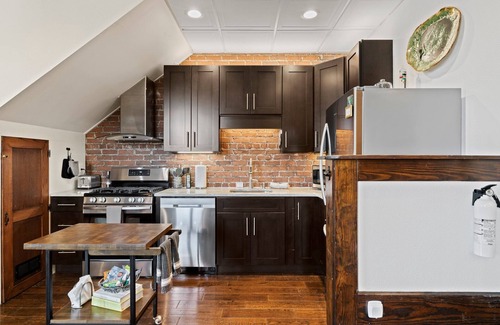 Hendersonville Apartment | Unique Couple's Getaway in the Heart of Downtown