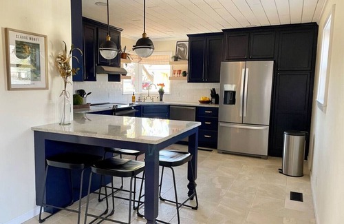 Tulsa House | Unique Design | Hot Tub | Brookside | Gathering Pl