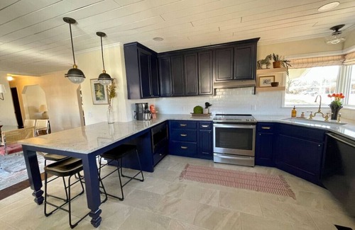 Tulsa House | Unique Design | Hot Tub | Brookside | Gathering Pl