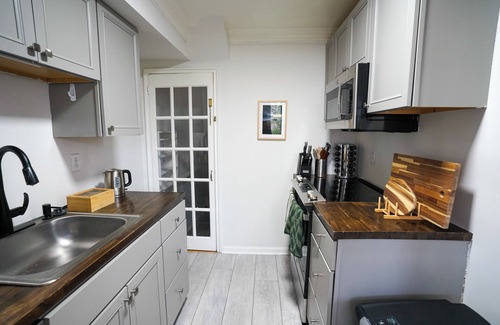 Rosemont House | Unique duplex that has 2 family rooms and 2 kitchens