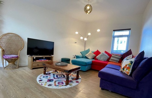 Penylan House | Unique & Fabulous. Trendy Area