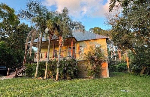 New Smyrna Beach House | Unique Furnished Tropical Lodge in New Smyrna Beach