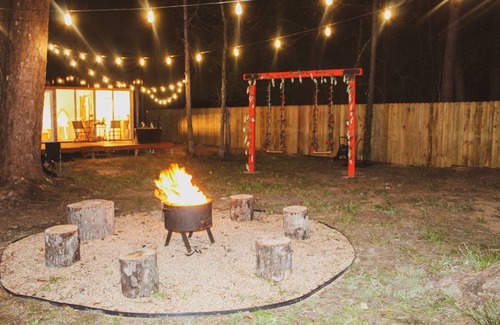 Cleveland Cabin | Unique Getaway for Couples