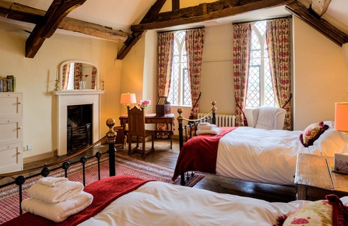 Warwick Town Centre Apartment | Unique Historic Building In Central Warwick With WiFi