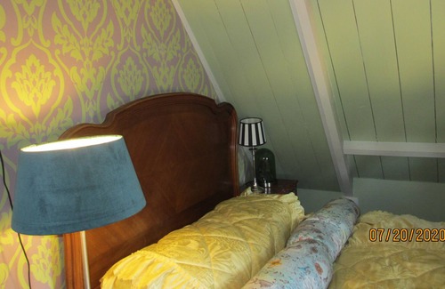 Molkwerum House | Unique holiday apartment with its own pretty terrace on the water.