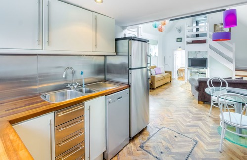 Arundel Cottage | Unique holiday house in the centre of Arundel sleeps 4-5 guests