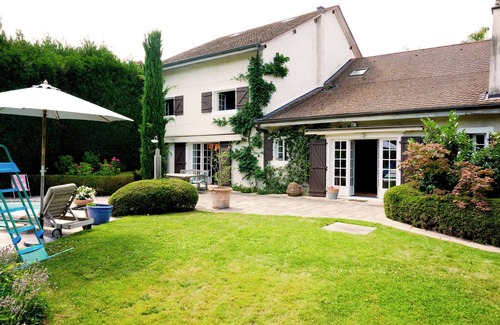 Veigy-Foncenex House | Unique house in Veigy with swimming pool, photo studio 2min from Geneva