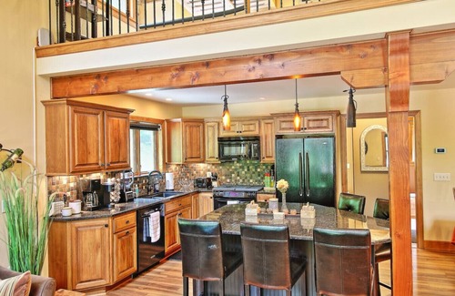 Ellicottville Ski Chalet | Unique Large Chalet w/Hot Tub! A Hidden Gem!