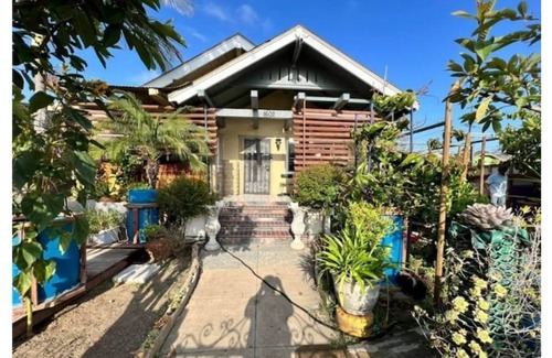 Washington House | Unique Latin Retreat in Long Beach CA Liquor/Market next door 2 miles fr Beach
