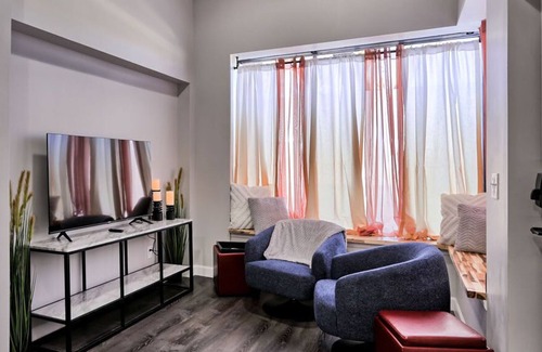 Barths Apartment | Unique Loft near Denver | W/D |