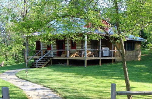 Lexington Cabin | Unique Log Cabin in Private Glen!