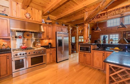 Johnsonville Cabin | Unique Log Cabin, Riverfront, minutes to Saratoga