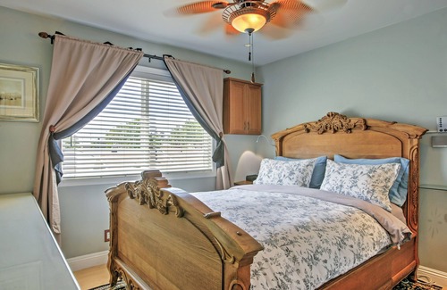 Sutter Villa | Unique Long Beach House w/Garden, Grill & Balcony!