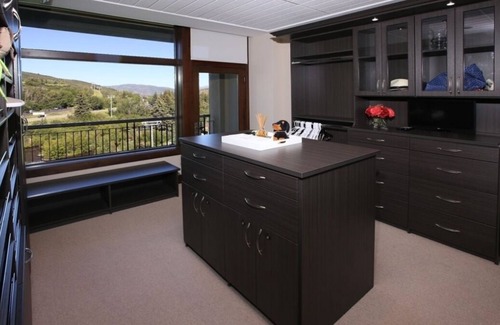 Avon Condo | Unique Lux Suite, Riverfrt Resort & Spa, Ski in out,Hot tub,Ski Valet,Rm Service